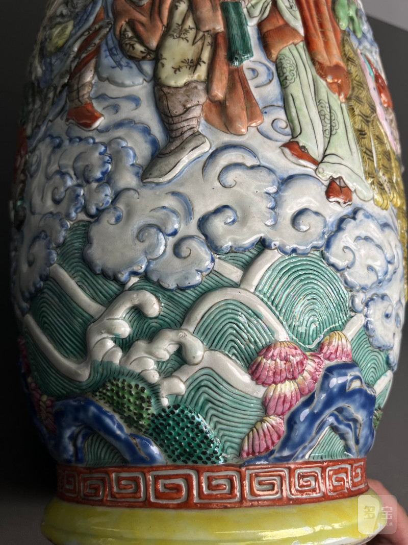 清乾隆  粉彩模印“十八罗汉”图大瓶 - 图20